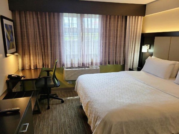 Holiday Inn Express Maspeth Hotel image 25